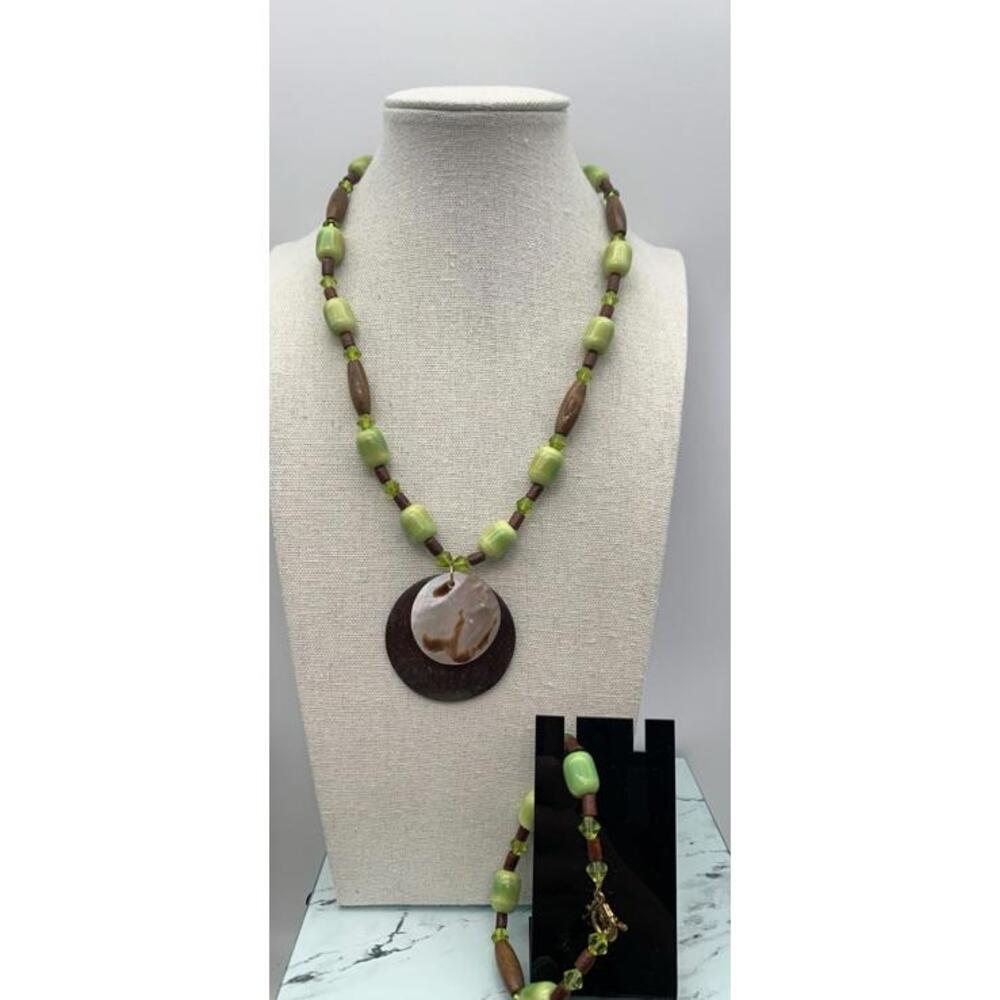 Vintage Green Acrylic And Wood Beaded Necklace Shell Pendant & Bracelet Set